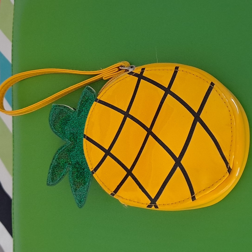 PINEAPPLE  🍍 coin purse...Yellow